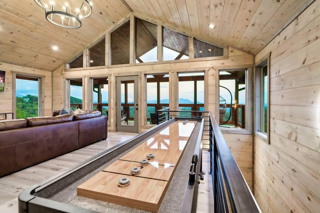 New Luxury Cabin With Stunning Mountainviews,Hottub, Firepit, Fireplace,2 Kingbeds, 2 Covereddecks,Bbqgrill, Shuffleboard And Pool Access Севьервилл Экстерьер фото