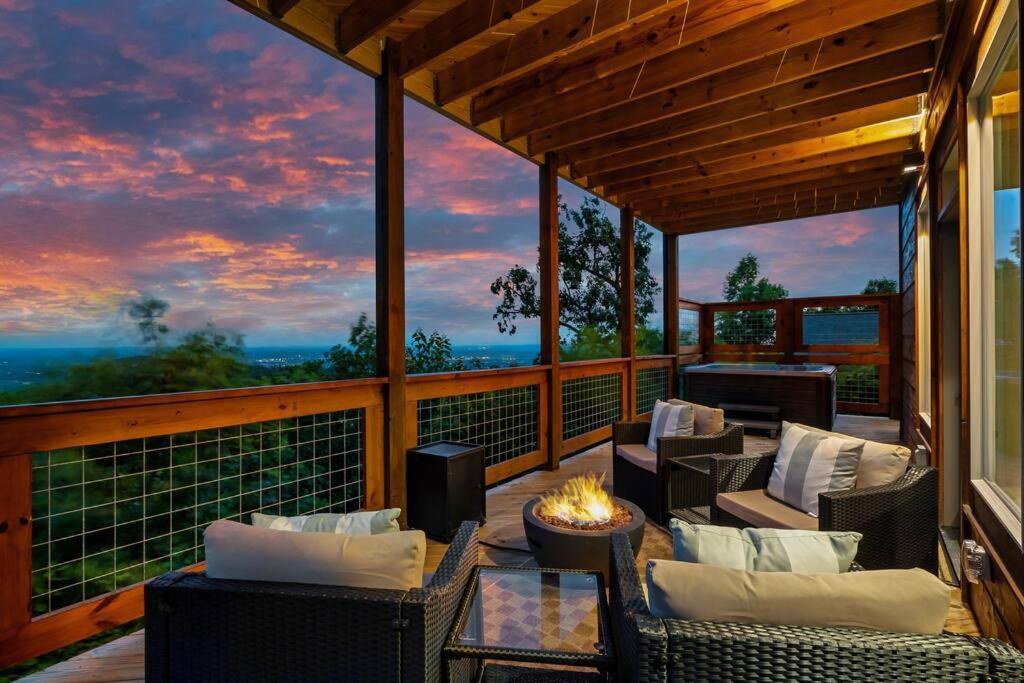 New Luxury Cabin With Stunning Mountainviews,Hottub, Firepit, Fireplace,2 Kingbeds, 2 Covereddecks,Bbqgrill, Shuffleboard And Pool Access Севьервилл Экстерьер фото